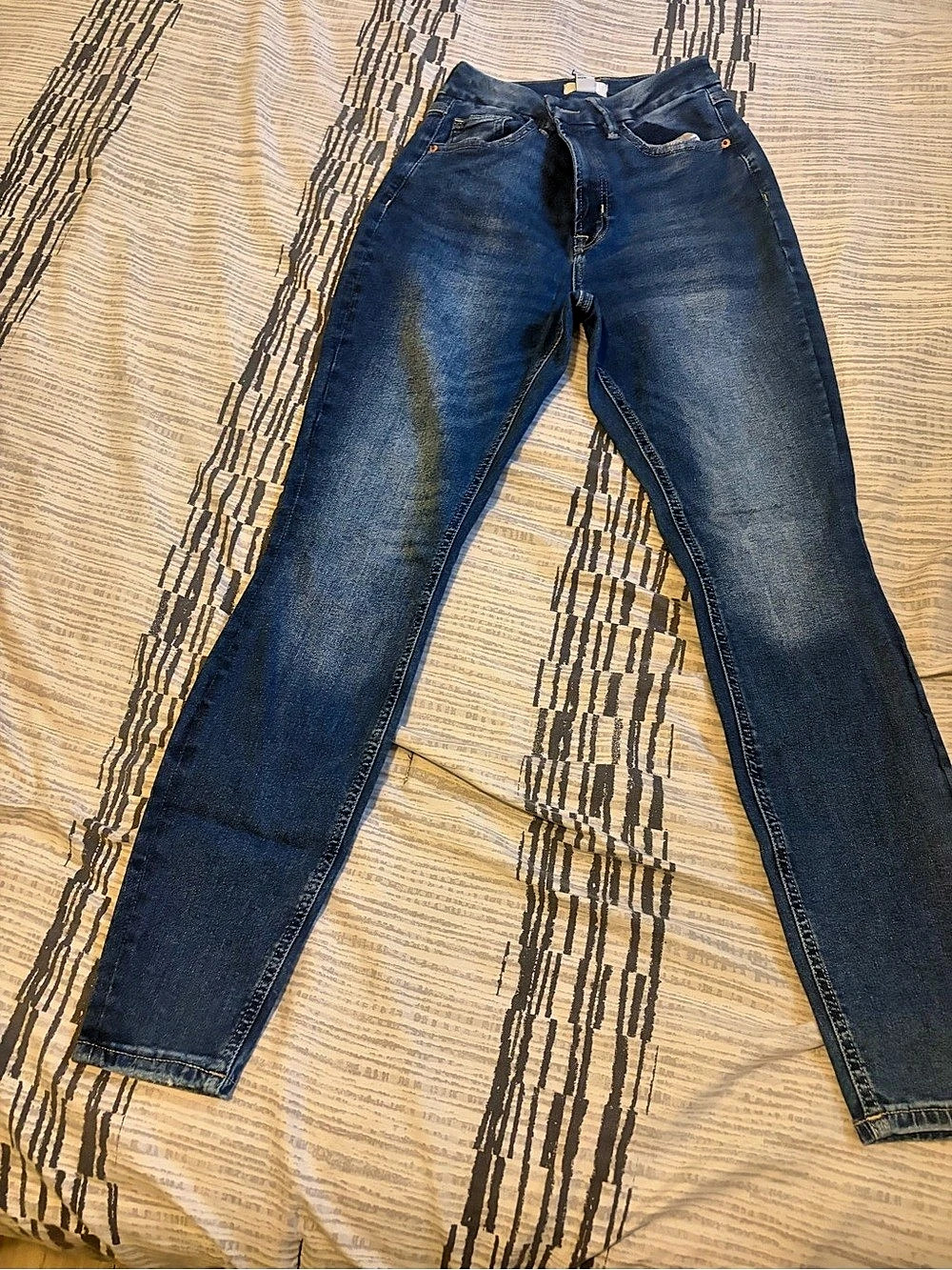 Forever 21 Curved Skinny Jeans in Blue Waist 27